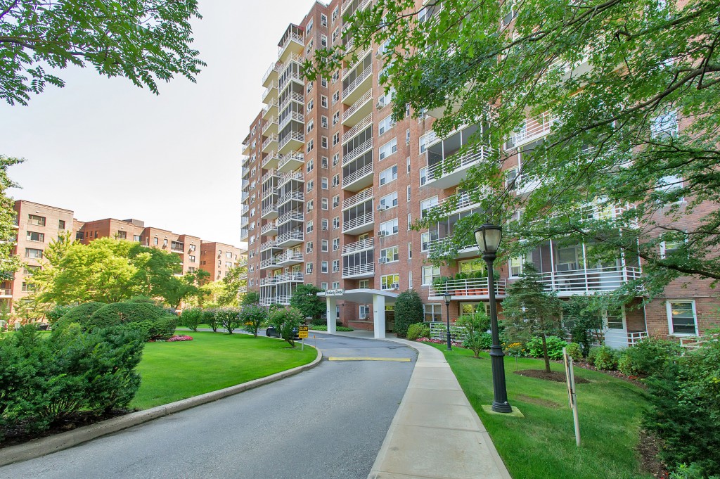 Spacious & Bright 2-Bd. (Convertible 3-Bd.), 2-Bath Co-op with Balcony & 24-hr. Doormen