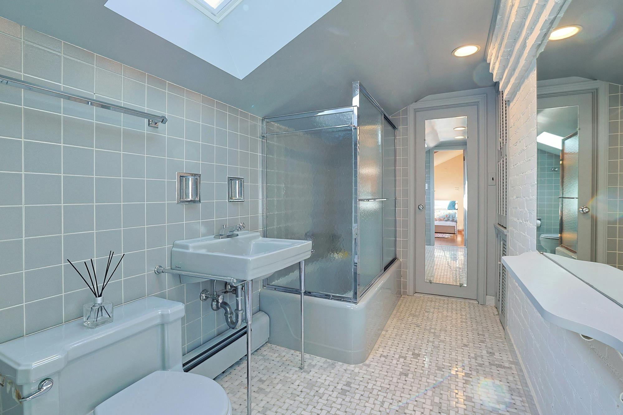 5-Bd. Contemporary-Style House on Three Quarters of an Acre with Patio, Pond & Grassy Grounds on a Secluded Cul-de-Sac