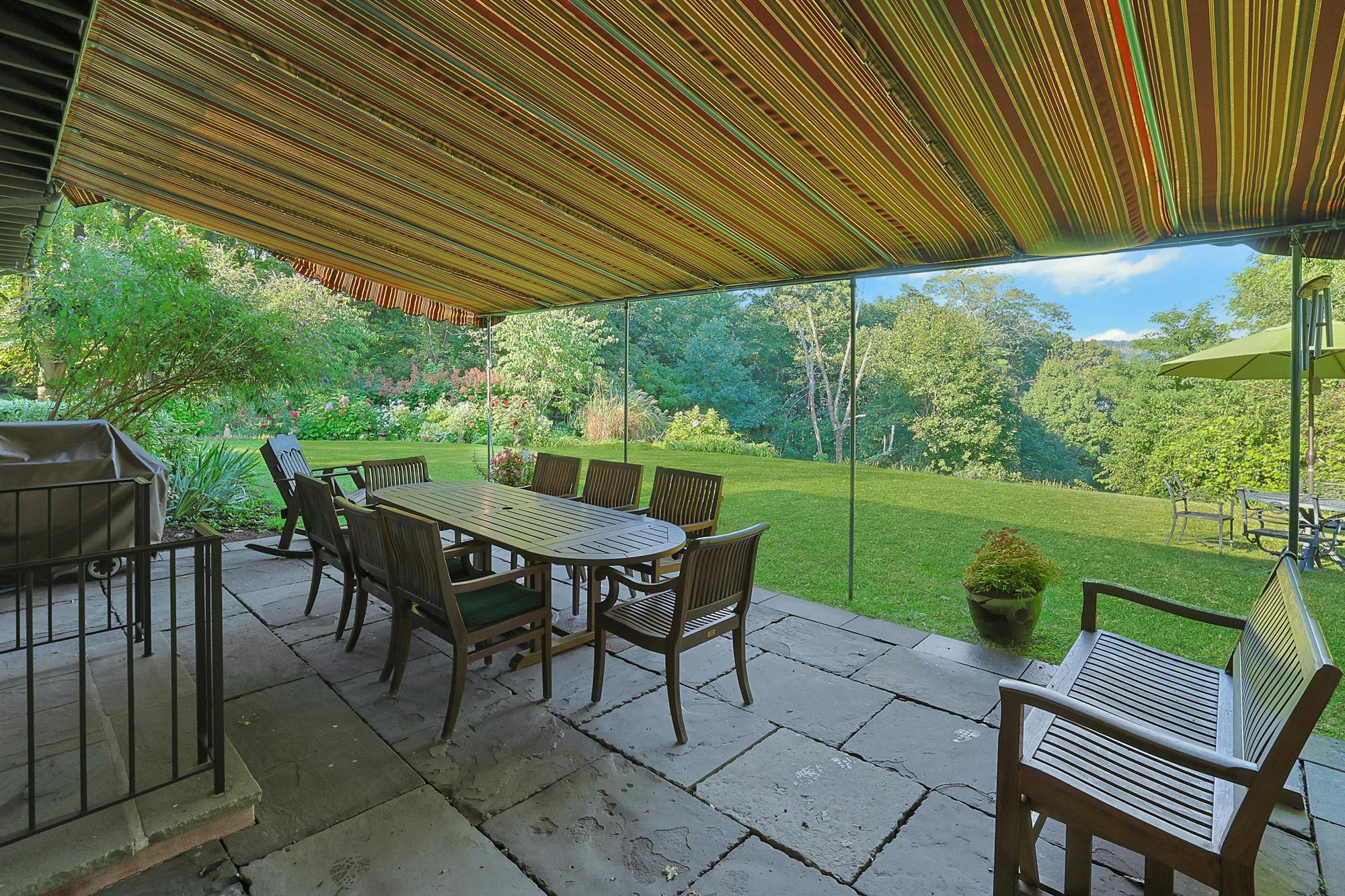 5-Bd. Contemporary-Style House on Three Quarters of an Acre with Patio, Pond & Grassy Grounds on a Secluded Cul-de-Sac
