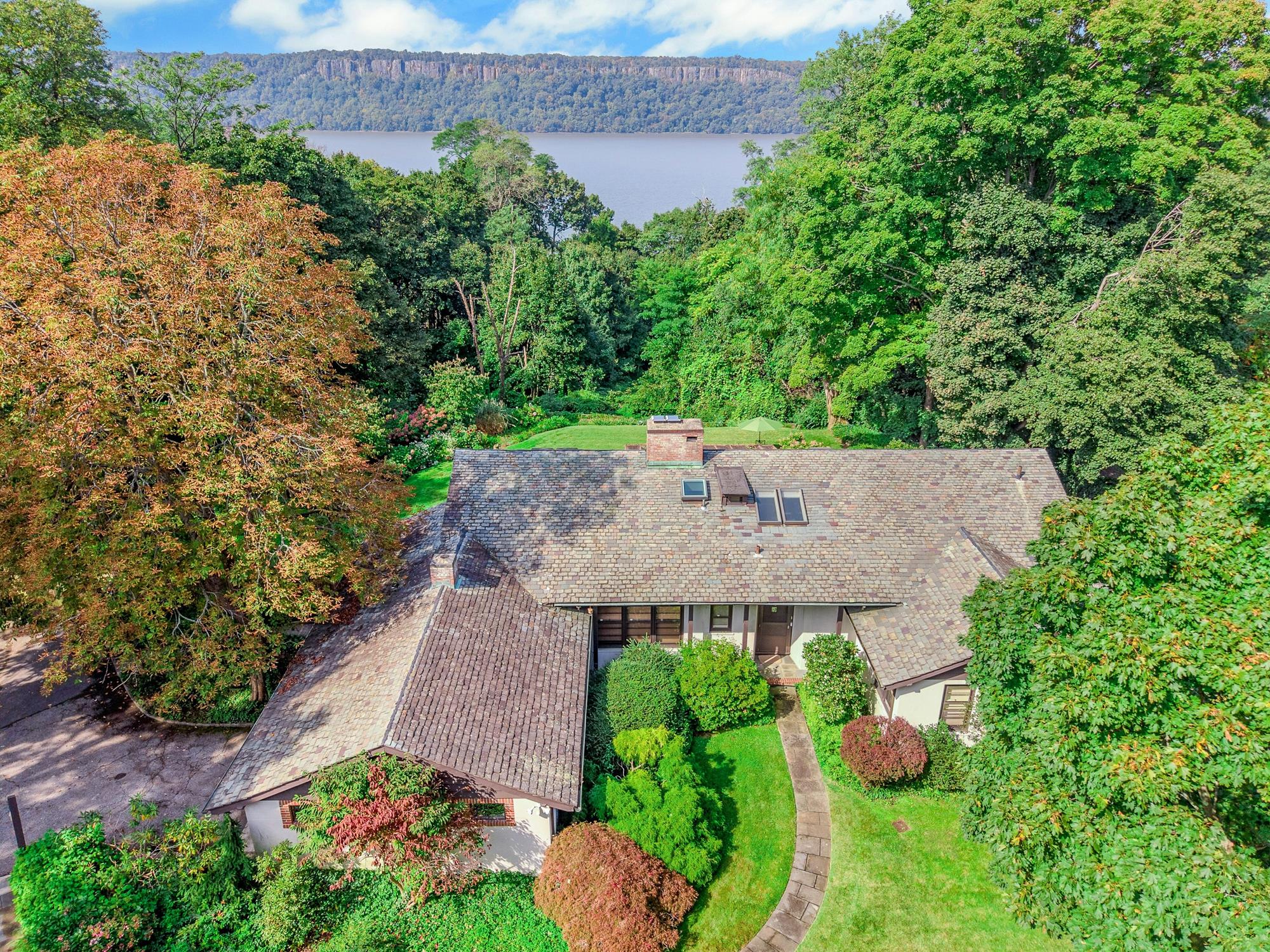 5-Bd. Contemporary-Style House on Three Quarters of an Acre with Patio, Pond & Grassy Grounds on a Secluded Cul-de-Sac
