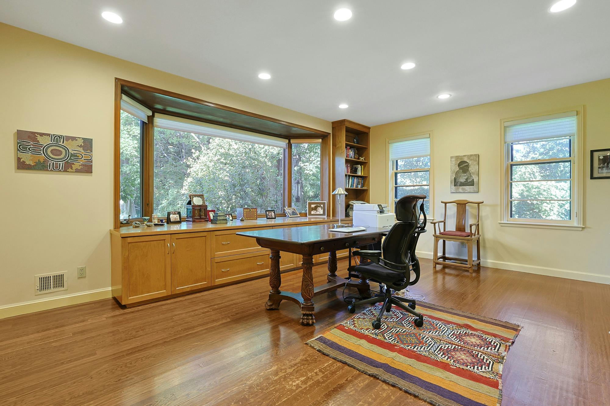 5-Bd. Contemporary-Style House on Three Quarters of an Acre with Patio, Pond & Grassy Grounds on a Secluded Cul-de-Sac