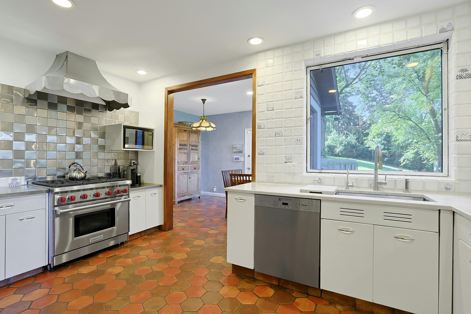 5-Bd. Contemporary-Style House on Three Quarters of an Acre with Patio, Pond & Grassy Grounds on a Secluded Cul-de-Sac