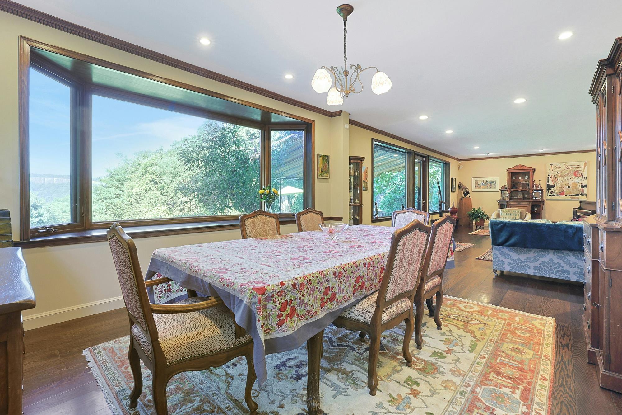 5-Bd. Contemporary-Style House on Three Quarters of an Acre with Patio, Pond & Grassy Grounds on a Secluded Cul-de-Sac