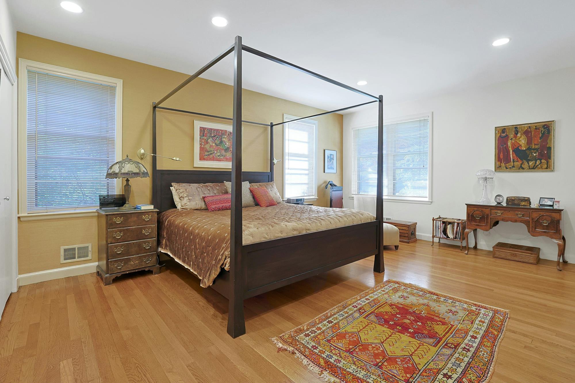 5-Bd. Contemporary-Style House on Three Quarters of an Acre with Patio, Pond & Grassy Grounds on a Secluded Cul-de-Sac