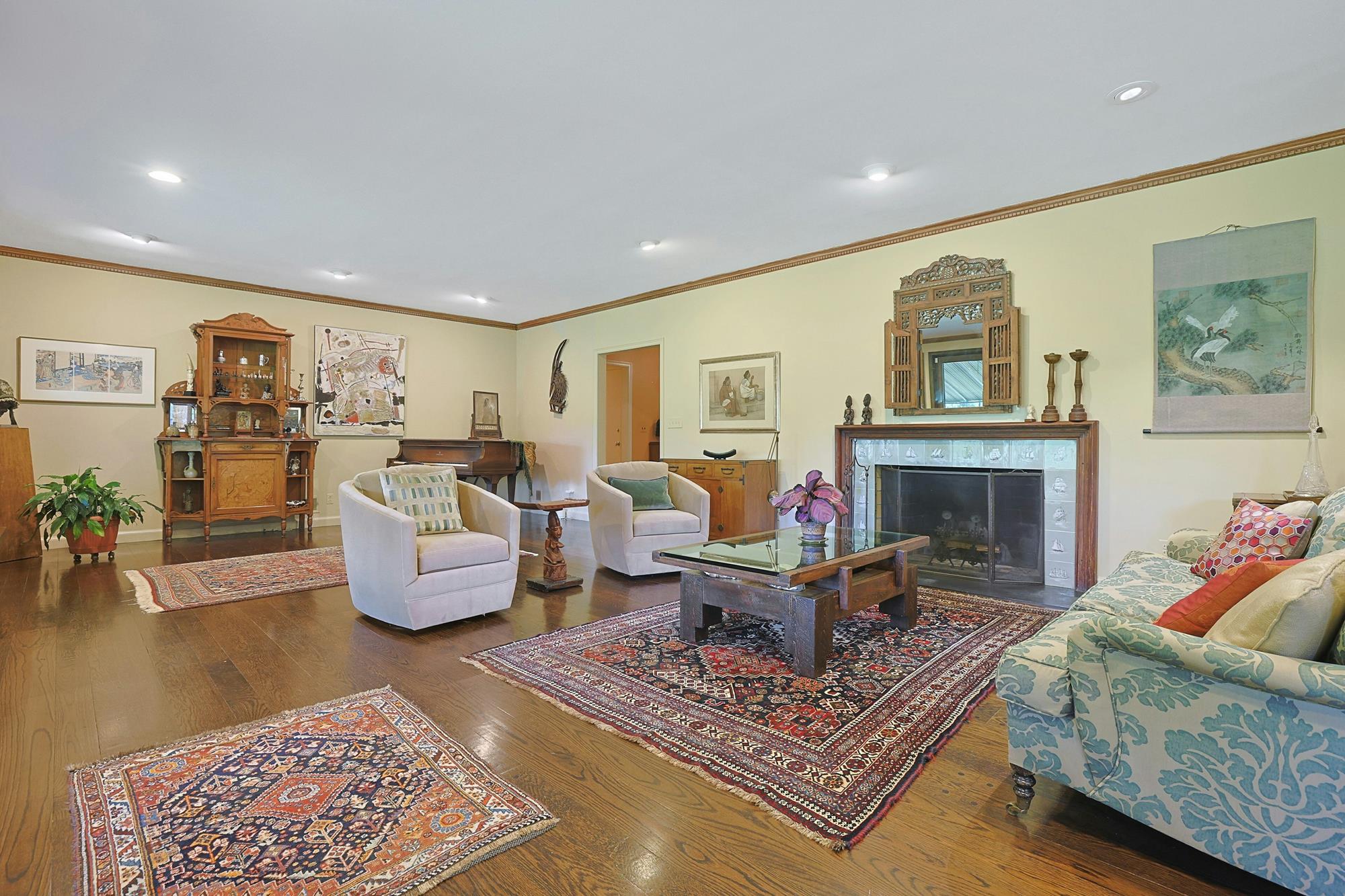 5-Bd. Contemporary-Style House on Three Quarters of an Acre with Patio, Pond & Grassy Grounds on a Secluded Cul-de-Sac