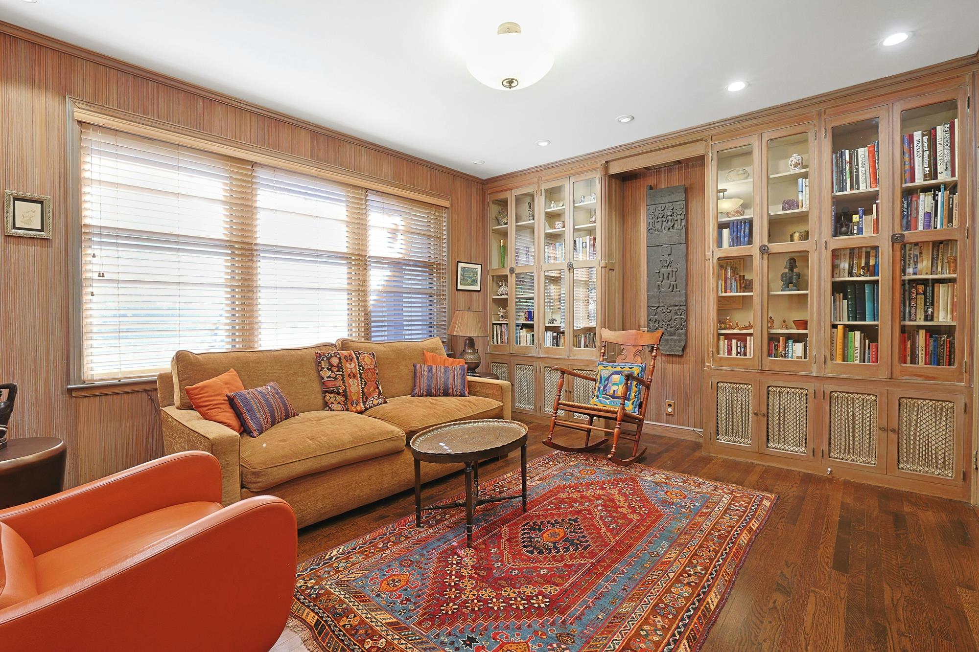5-Bd. Contemporary-Style House on Three Quarters of an Acre with Patio, Pond & Grassy Grounds on a Secluded Cul-de-Sac
