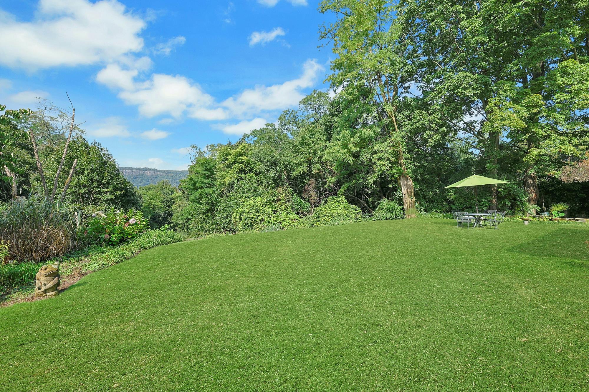5-Bd. Contemporary-Style House on Three Quarters of an Acre with Patio, Pond & Grassy Grounds on a Secluded Cul-de-Sac