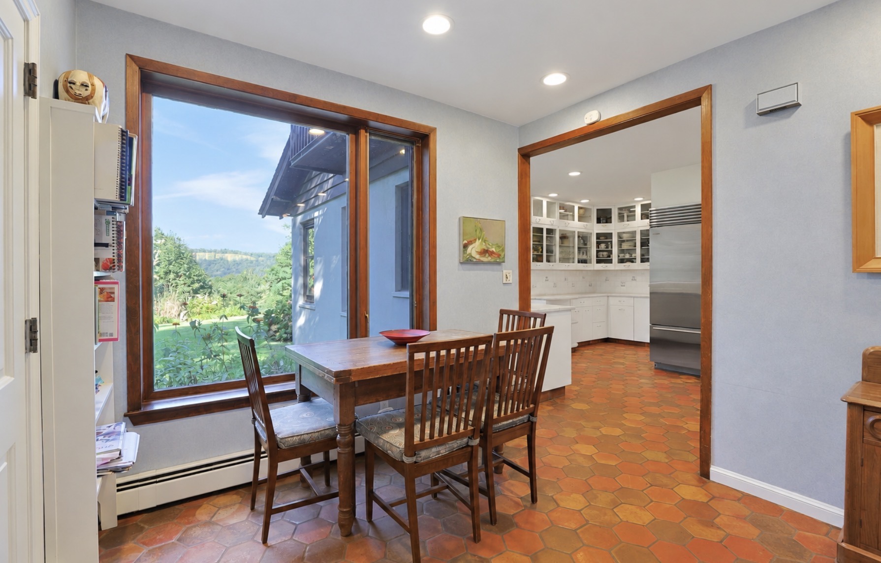 5-Bd. Contemporary-Style House on Three Quarters of an Acre with Patio, Pond & Grassy Grounds on a Secluded Cul-de-Sac