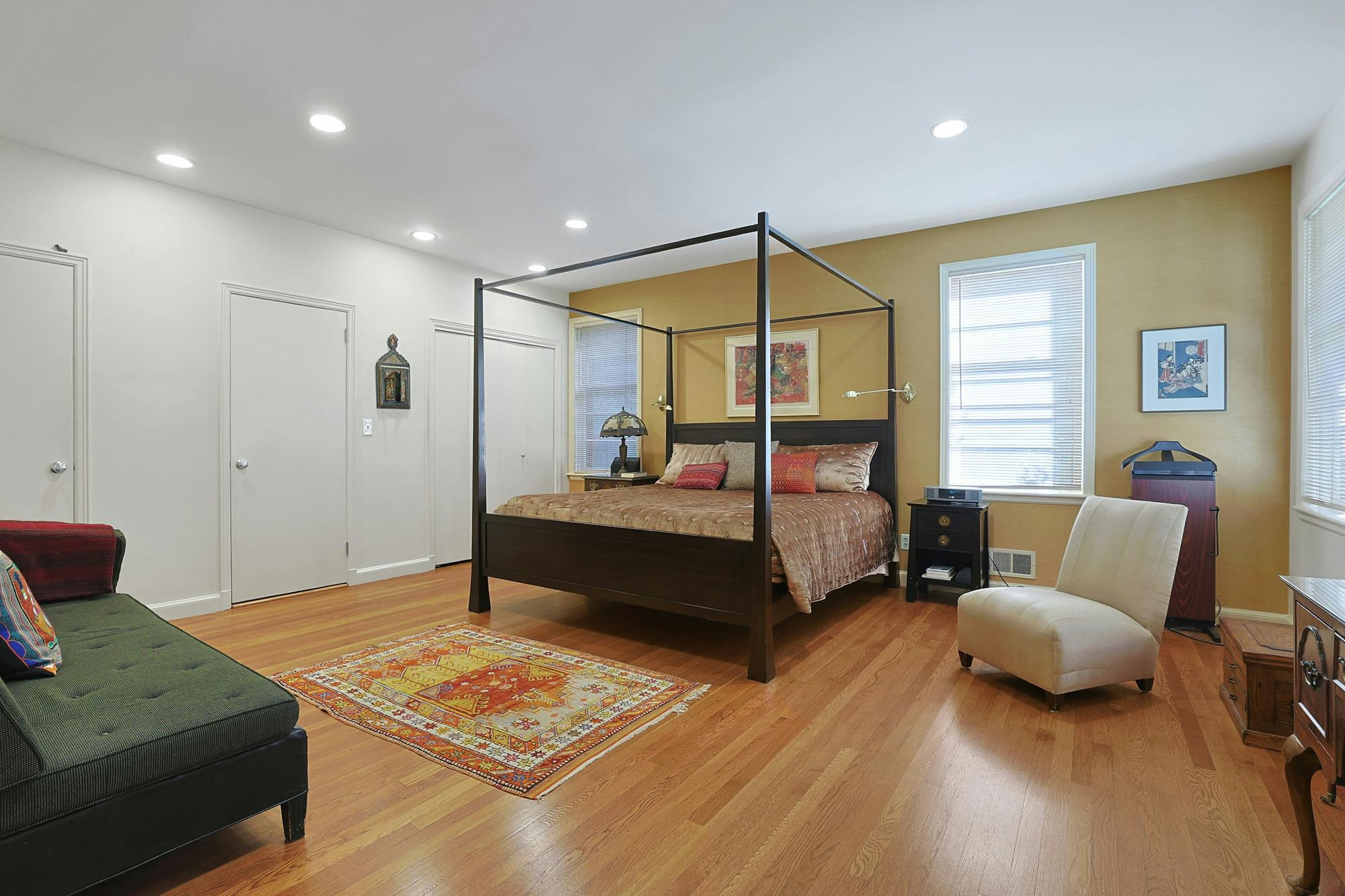 5-Bd. Contemporary-Style House on Three Quarters of an Acre with Patio, Pond & Grassy Grounds on a Secluded Cul-de-Sac
