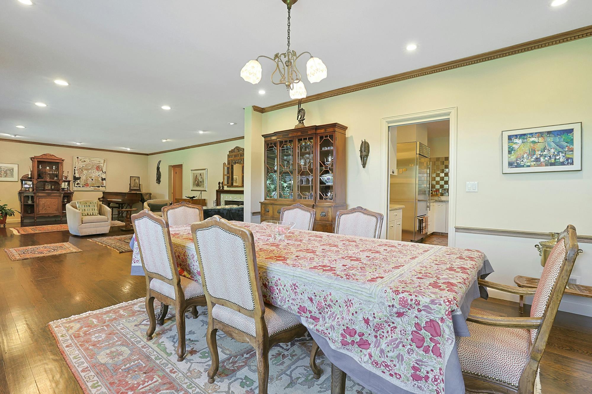 5-Bd. Contemporary-Style House on Three Quarters of an Acre with Patio, Pond & Grassy Grounds on a Secluded Cul-de-Sac