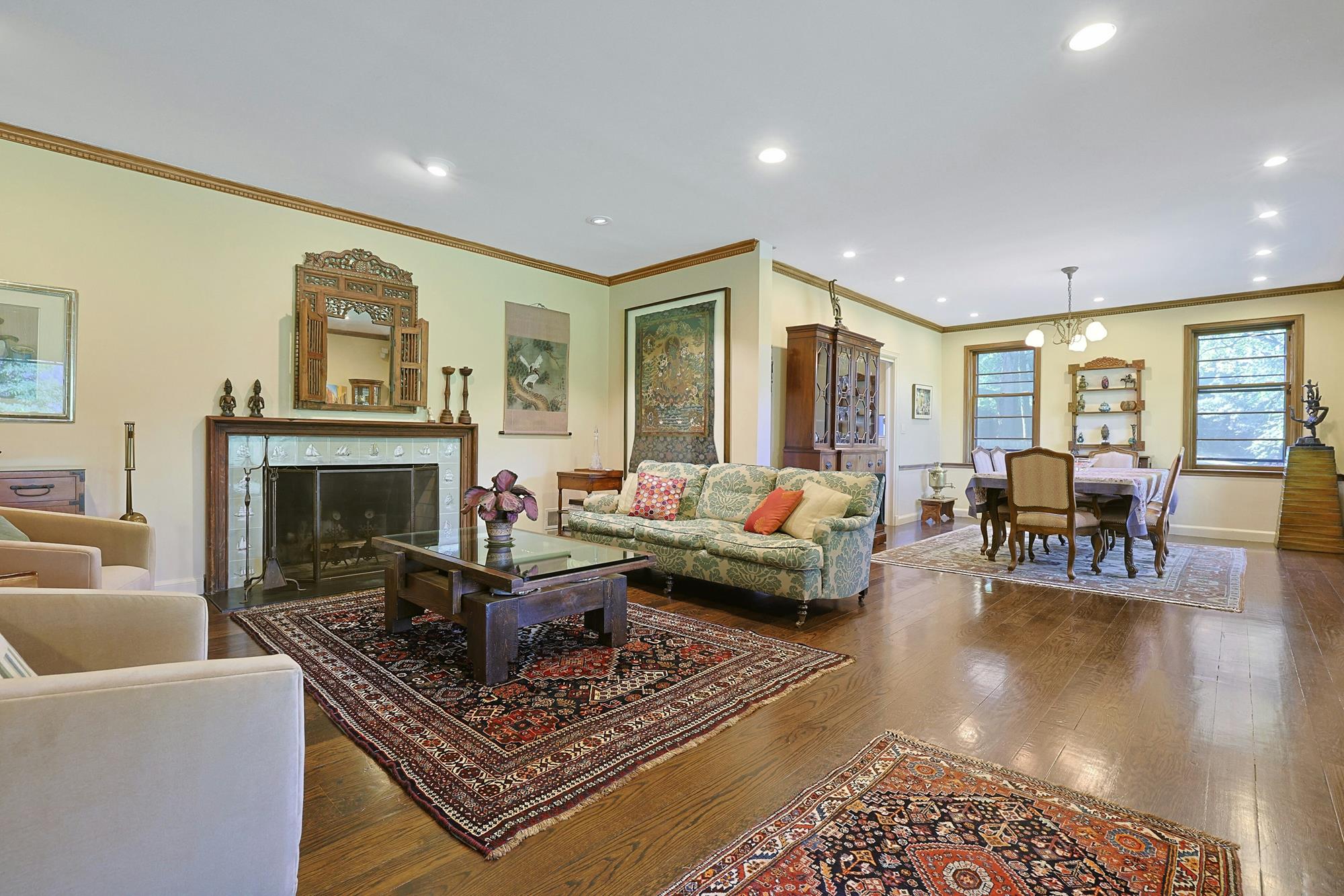 5-Bd. Contemporary-Style House on Three Quarters of an Acre with Patio, Pond & Grassy Grounds on a Secluded Cul-de-Sac