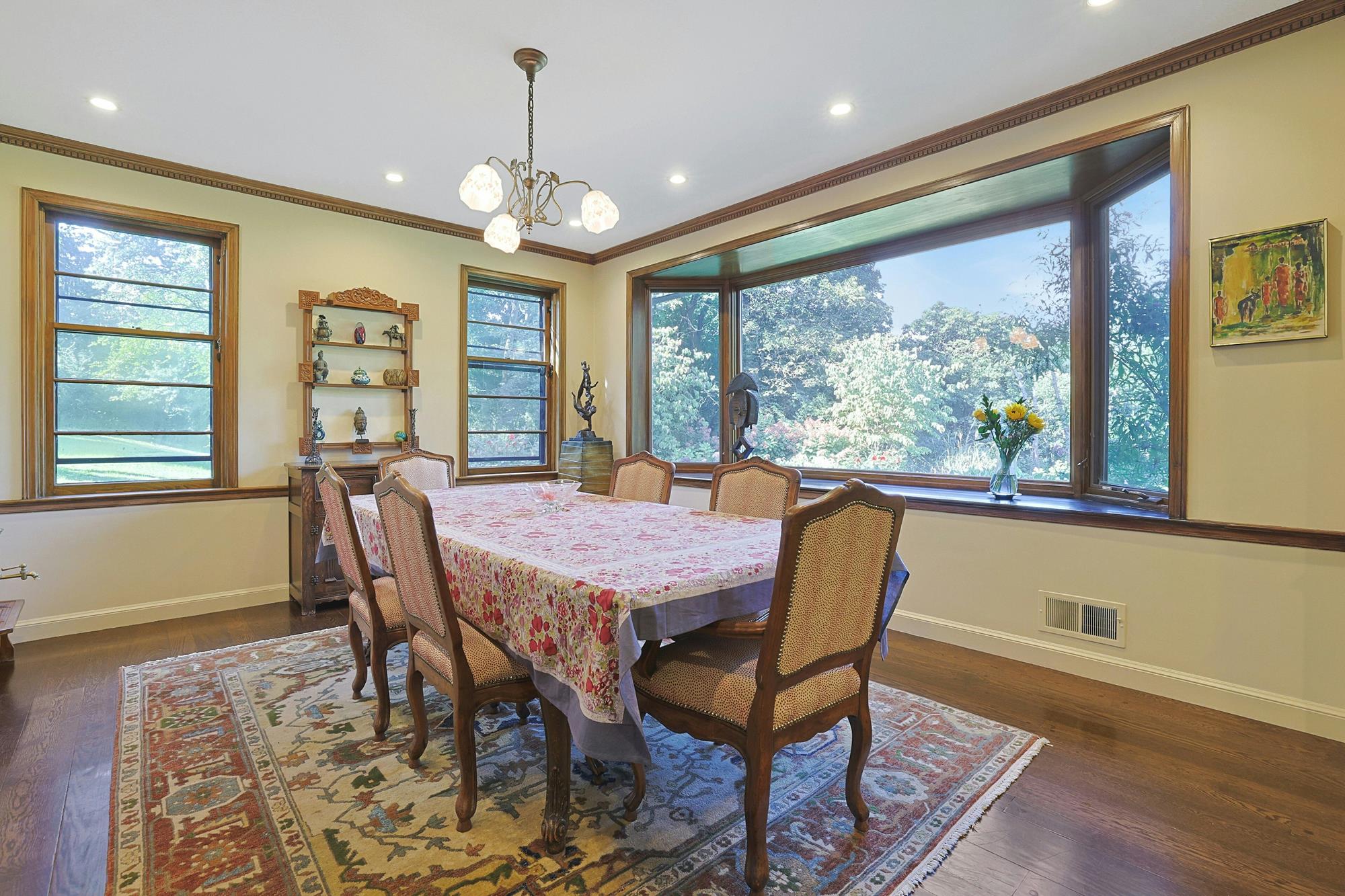 5-Bd. Contemporary-Style House on Three Quarters of an Acre with Patio, Pond & Grassy Grounds on a Secluded Cul-de-Sac