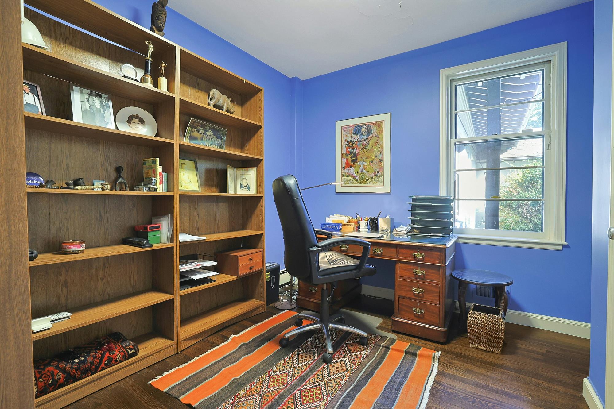 5-Bd. Contemporary-Style House on Three Quarters of an Acre with Patio, Pond & Grassy Grounds on a Secluded Cul-de-Sac