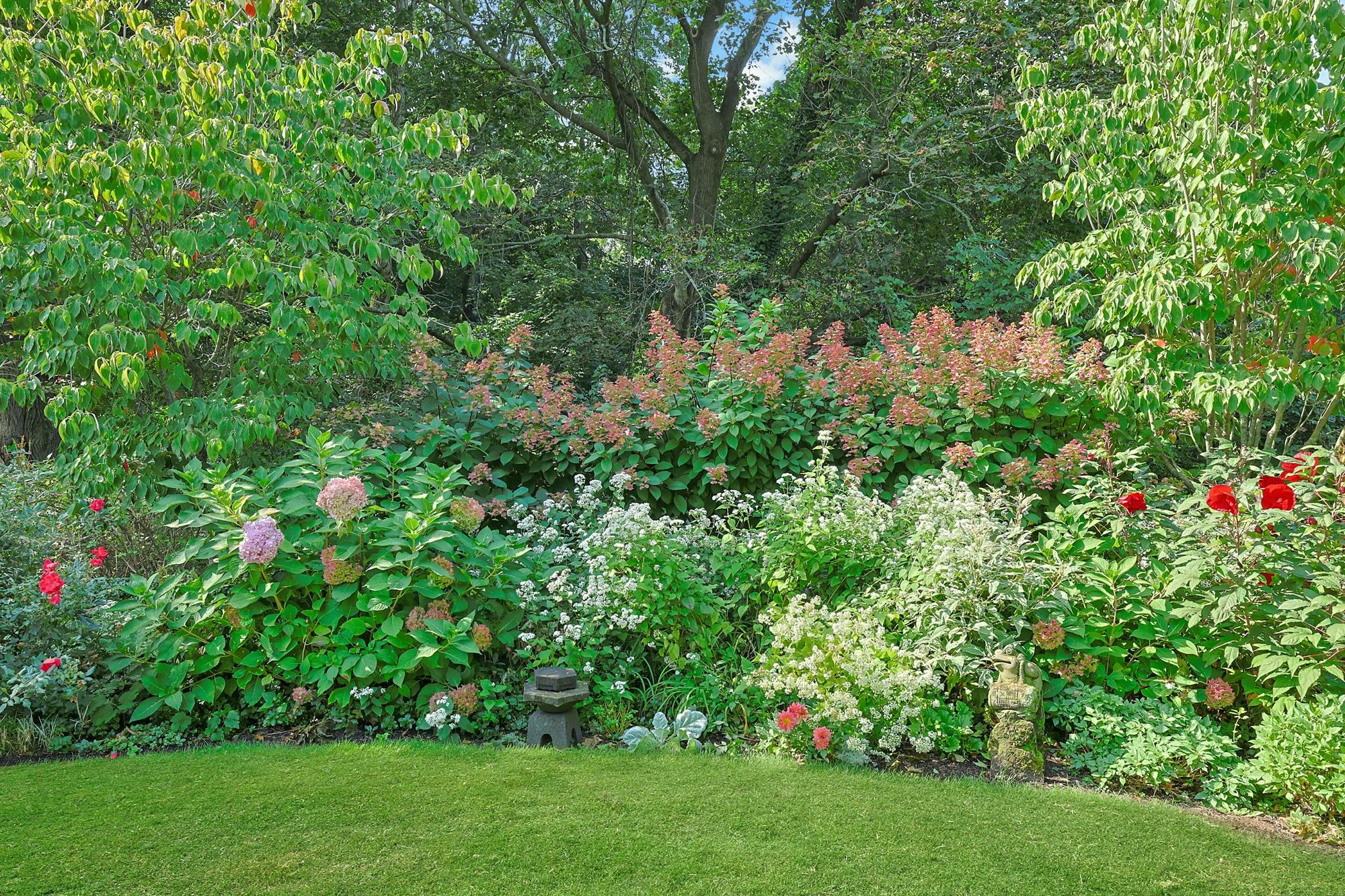 5-Bd. Contemporary-Style House on Three Quarters of an Acre with Patio, Pond & Grassy Grounds on a Secluded Cul-de-Sac