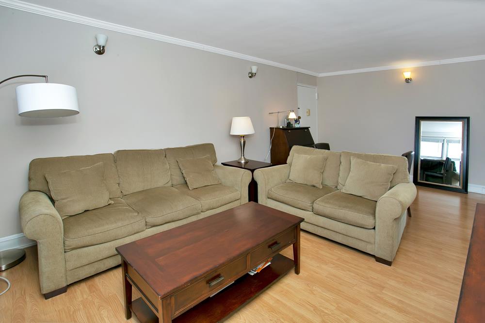 Updated Studio w/ Separate Kitchen & Sleeping Area