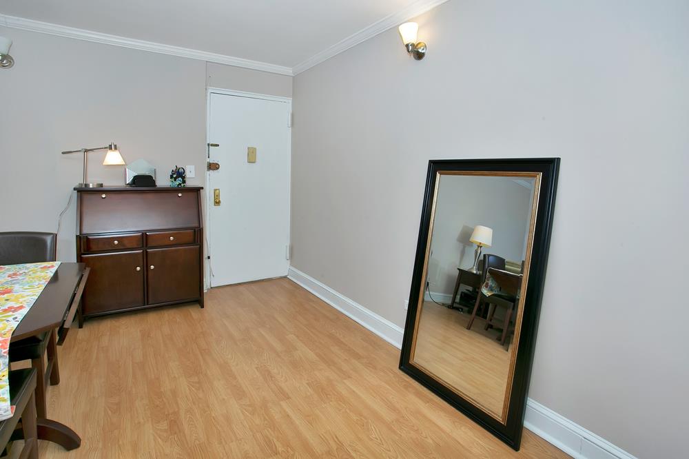 Updated Studio w/ Separate Kitchen & Sleeping Area