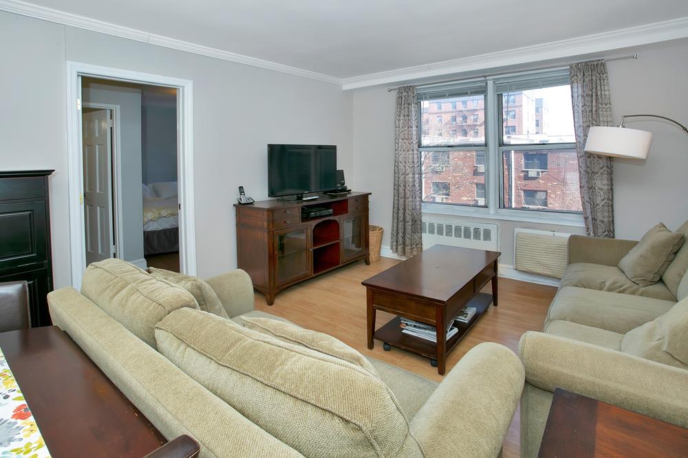 Updated Studio w/ Separate Kitchen & Sleeping Area