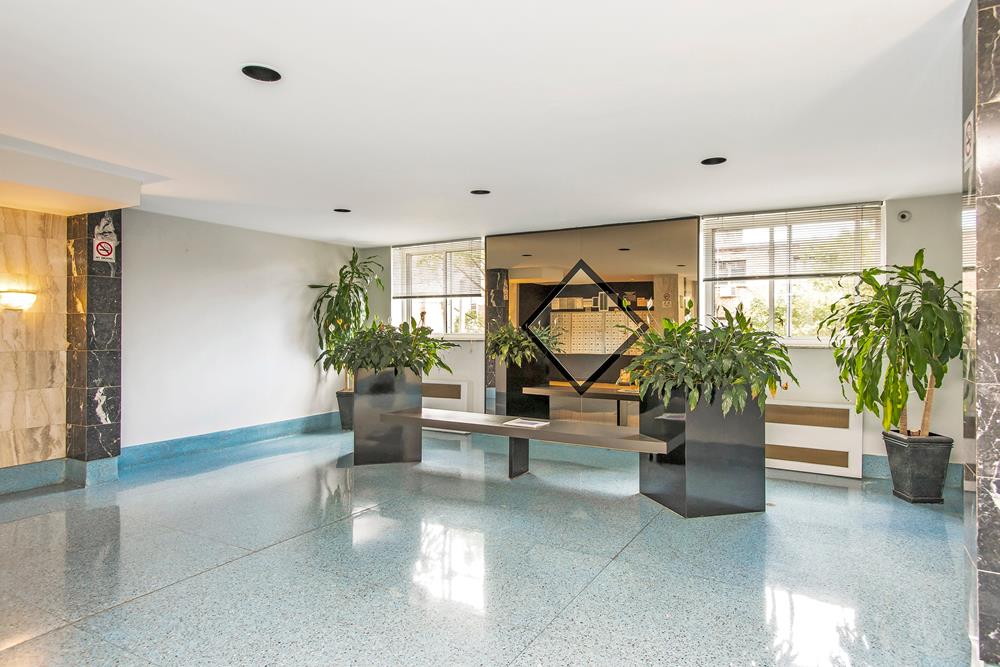 Updated Studio w/ Separate Kitchen & Sleeping Area