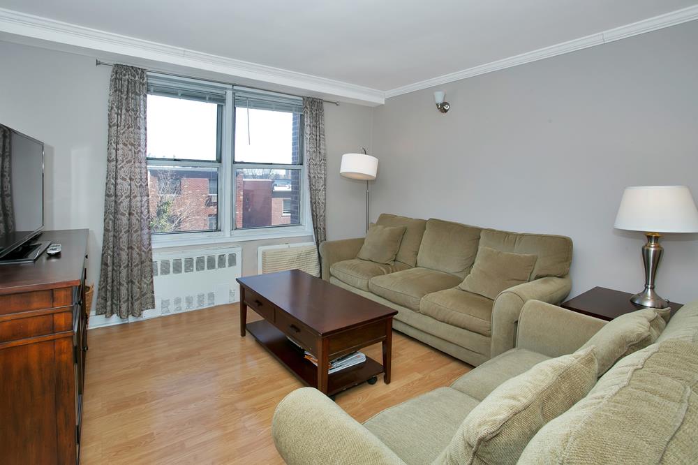 Updated Studio w/ Separate Kitchen & Sleeping Area