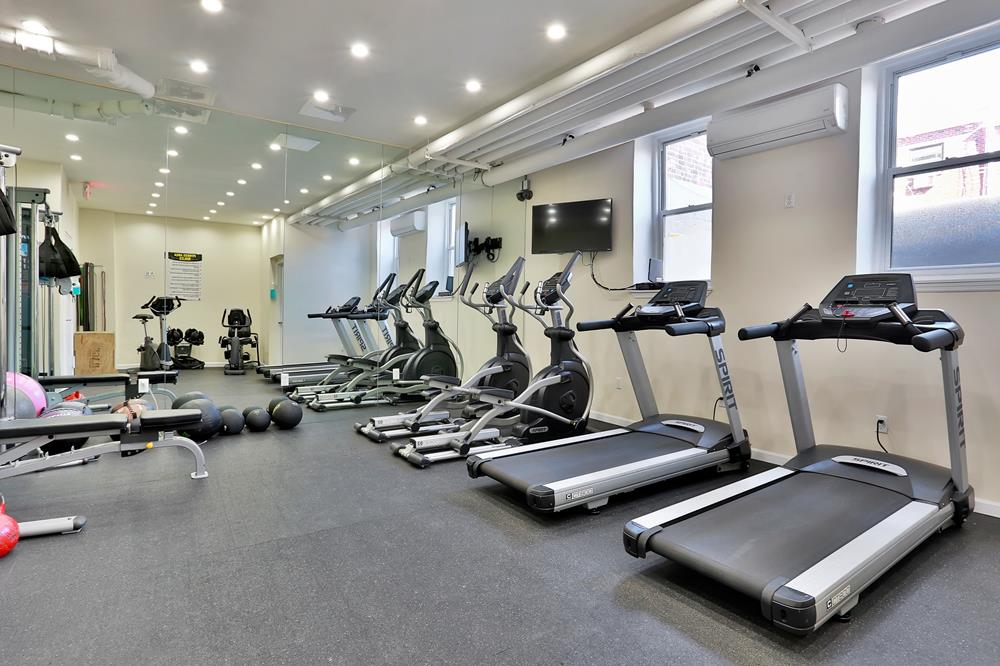 Updated Studio w/ Separate Kitchen & Sleeping Area