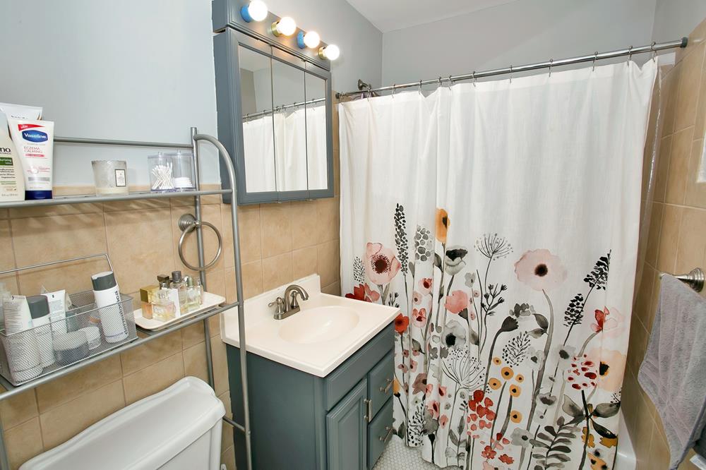 Updated Studio w/ Separate Kitchen & Sleeping Area