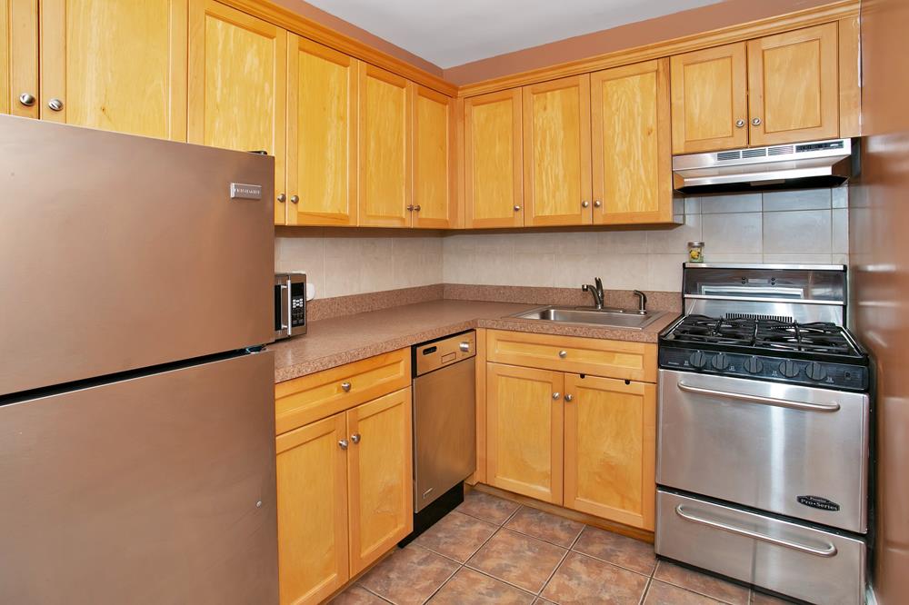 Updated Studio w/ Separate Kitchen & Sleeping Area