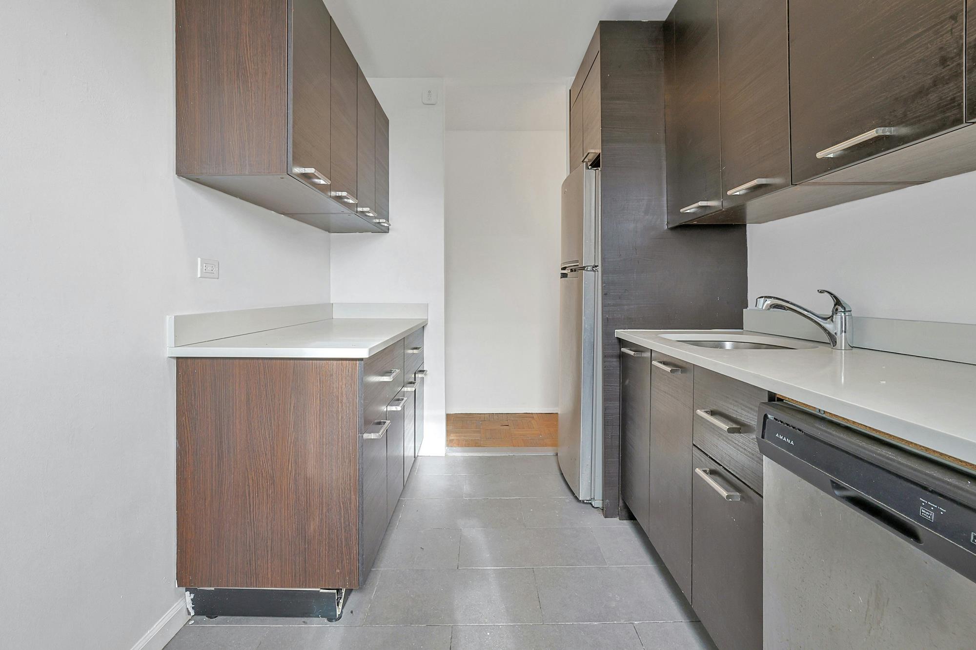 Spacious & Bright, Top-Floor 2-Bd. Co-op with Doormen