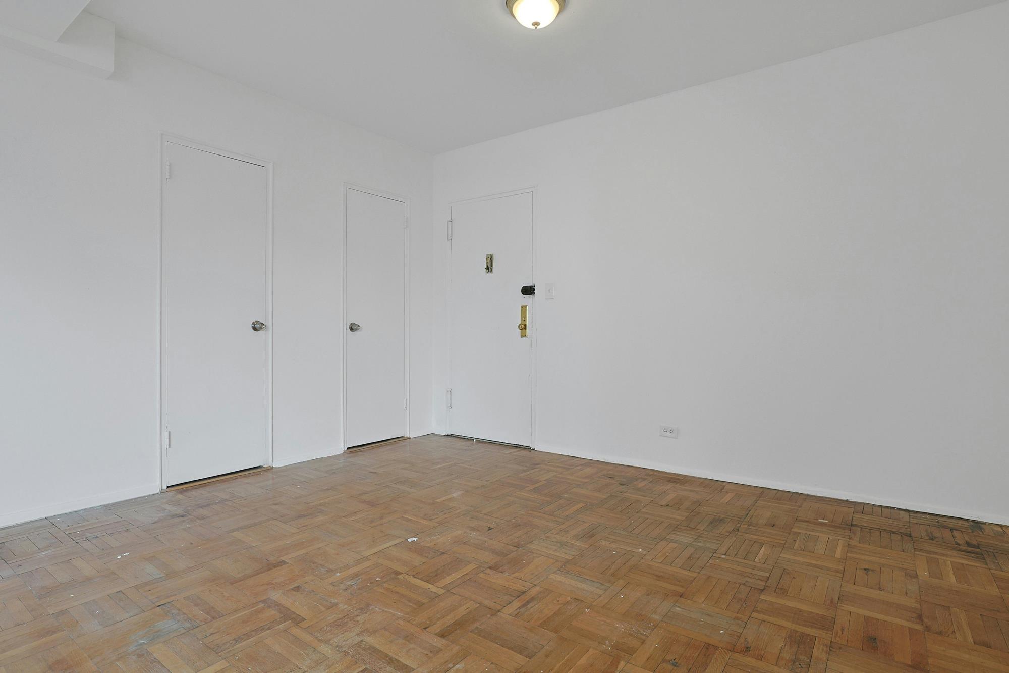 Spacious & Bright, Top-Floor 2-Bd. Co-op with Doormen