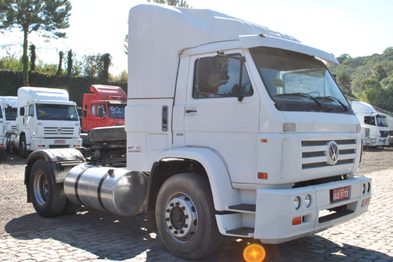 Cavalo Mecânico Volkswagen 18 310 03/03 - Carboni Iveco | Trucadao.com.br