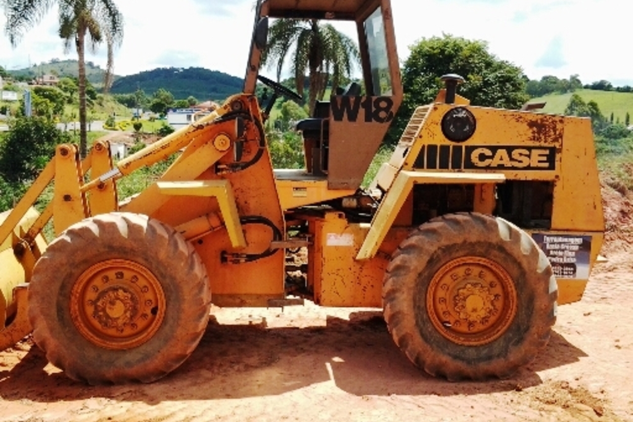 Pá carregadeira Case W18 87/87 - BHLOC | Trucadao.com.br