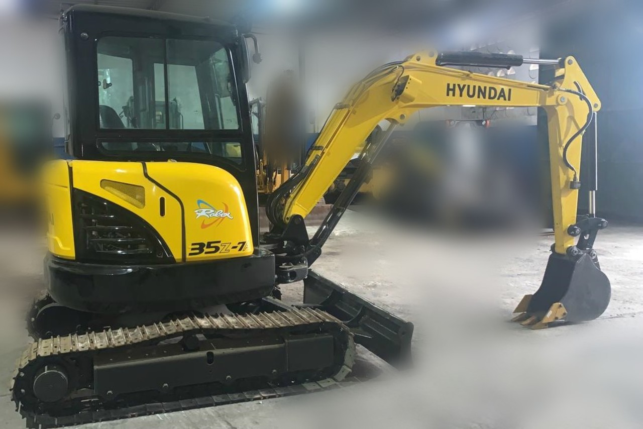Hyundai r35z 7a Hyundai r35z 7a