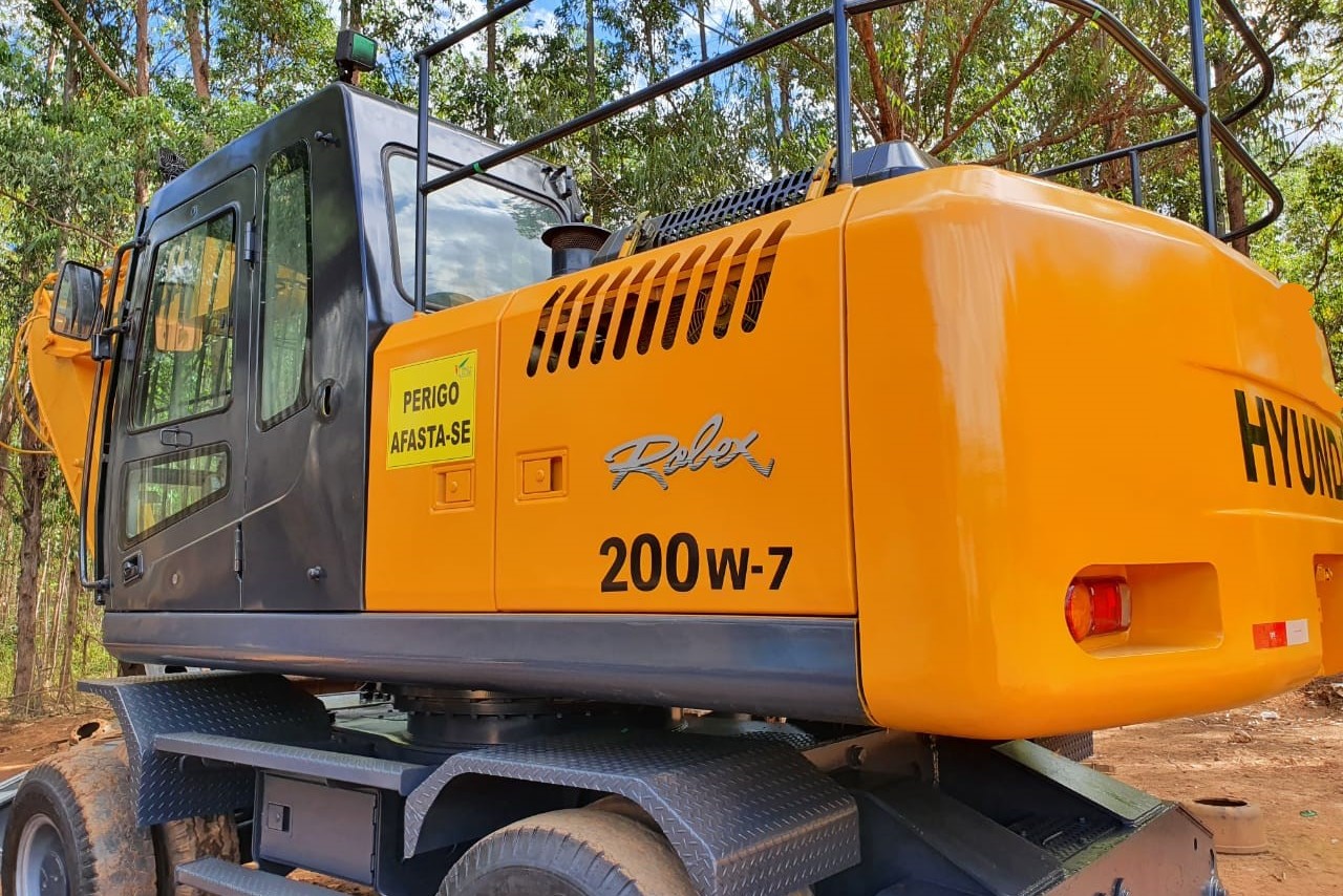 Hyundai r200w 2