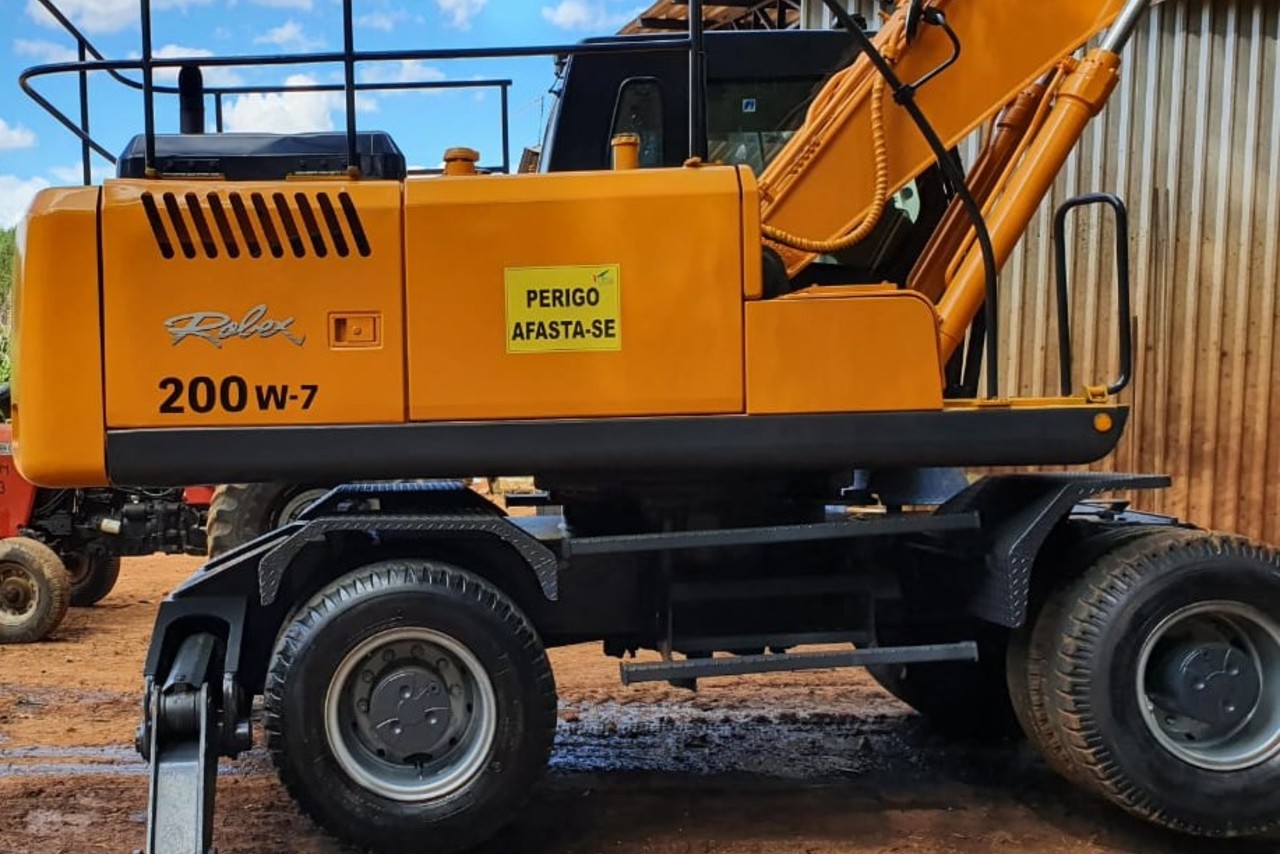 Hyundai r200w 2