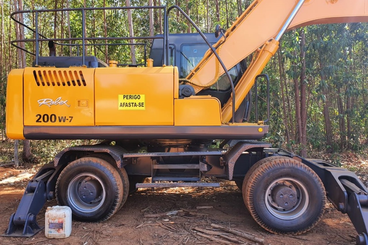 Хендай r200w 7