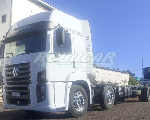 Volkswagen 30-330 Constellation 8x2