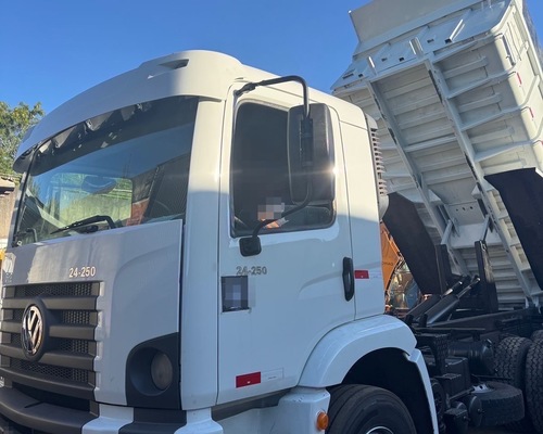 Volkswagen 24-250 E Constellation 3-Eixos - 09/09