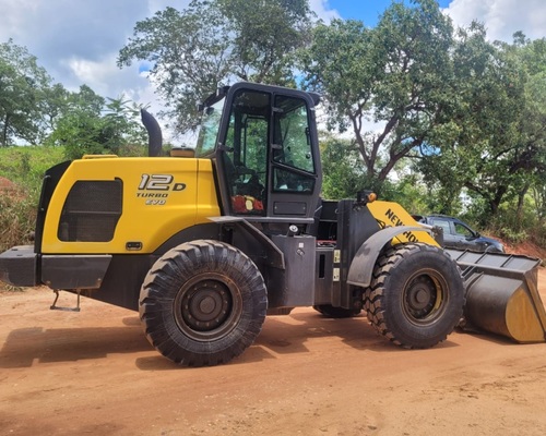 New Holland 12D - 20/20