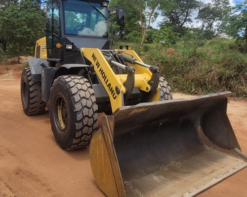 New Holland 12D - 20/20