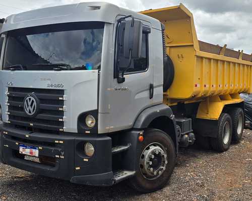 Volkswagen 24-250 E Constellation 3-Eixos - 09/09