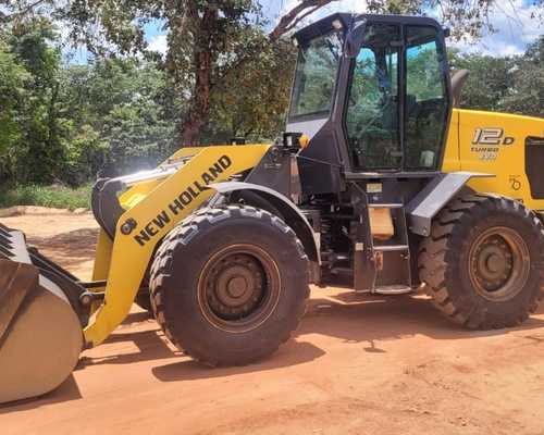 New Holland 12D - 20/20
