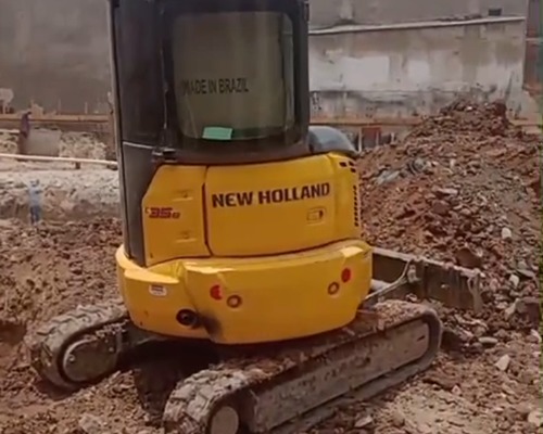 New Holland E35B - 16