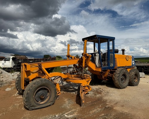 Komatsu GD523 A - 95/95