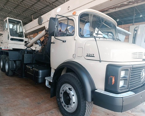 Mercedes Benz MB2217