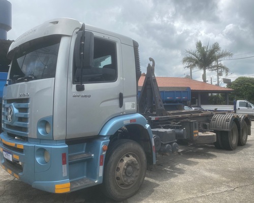 Volkswagen 24-250 E Constellation 3-Eixos