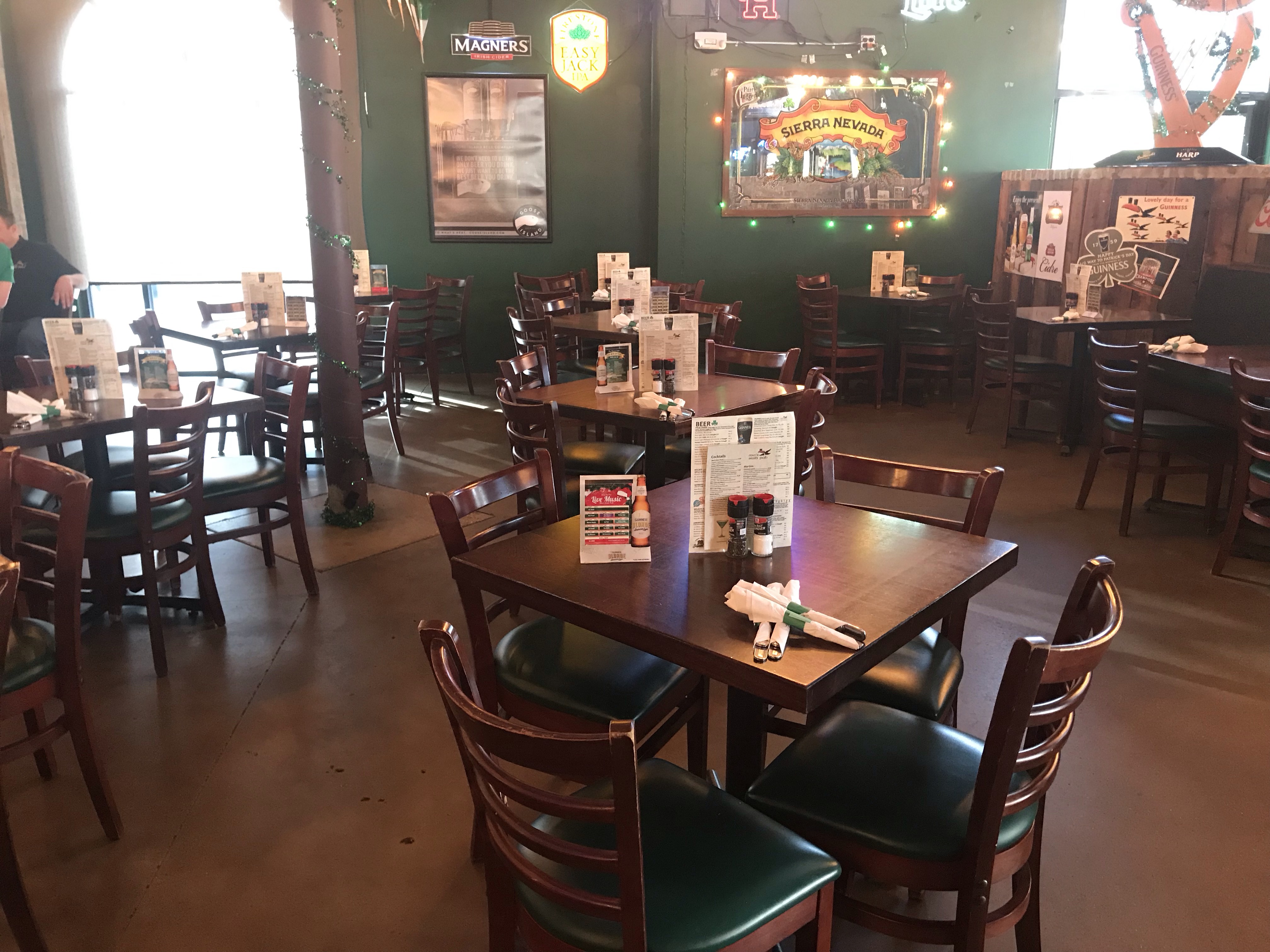 Mo's Irish Pub Vintage Park Houston private dining, rehearsal dinners