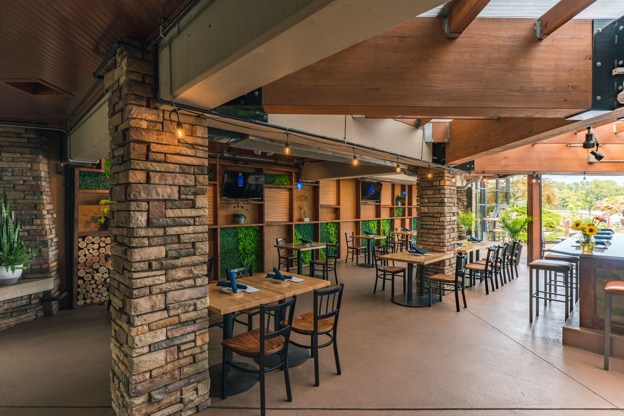 Blue Water Grand Rapids private dining, rehearsal dinners & banquet