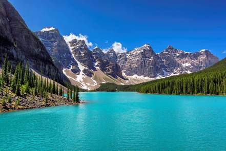 A body of water with mountains in the backgroundAI-generated content may be incorrect.