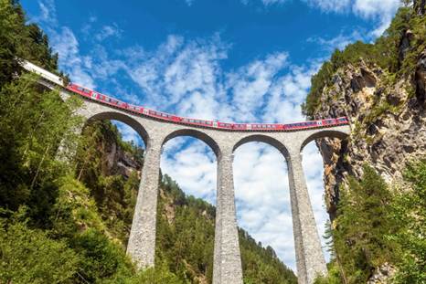 A train on a bridgeAI-generated content may be incorrect.