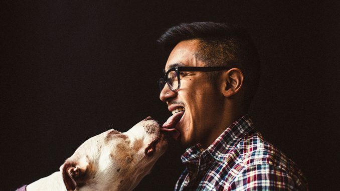 Humans_Kissing_Dogs_7