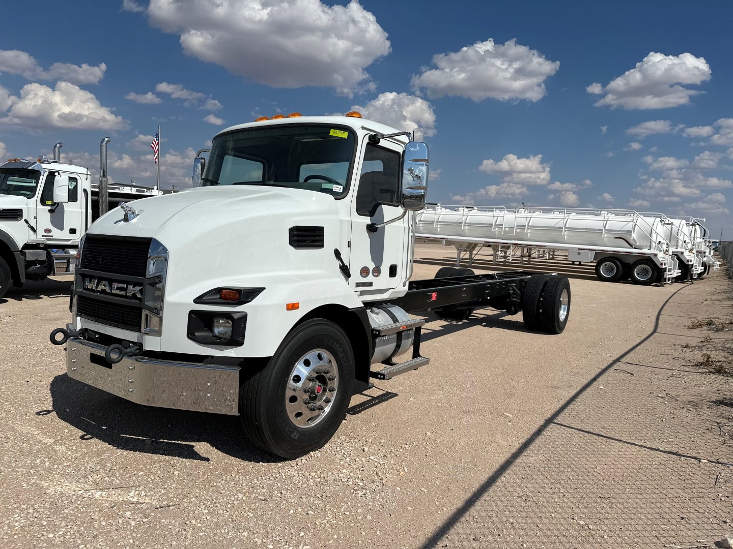 2025 Mack MD64